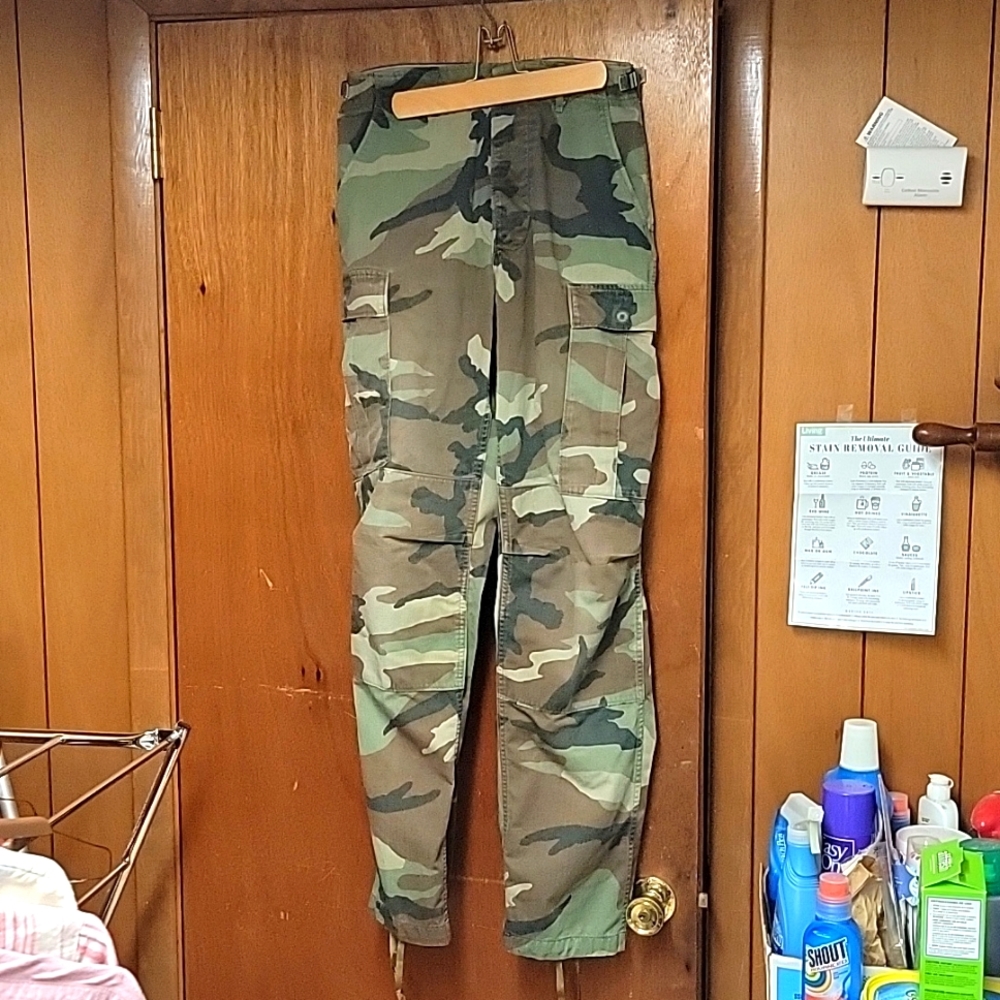 Waist 25-30", inseam 33" and ties. Camouflage green cammo pants